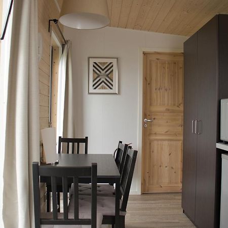 Holmasel Riverside Cabin 2 Arabaer Extérieur photo