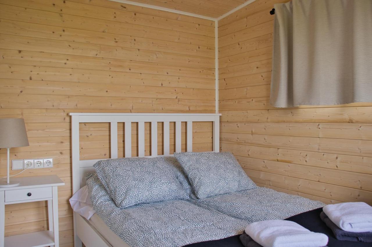 Holmasel Riverside Cabin 2 Arabaer Extérieur photo