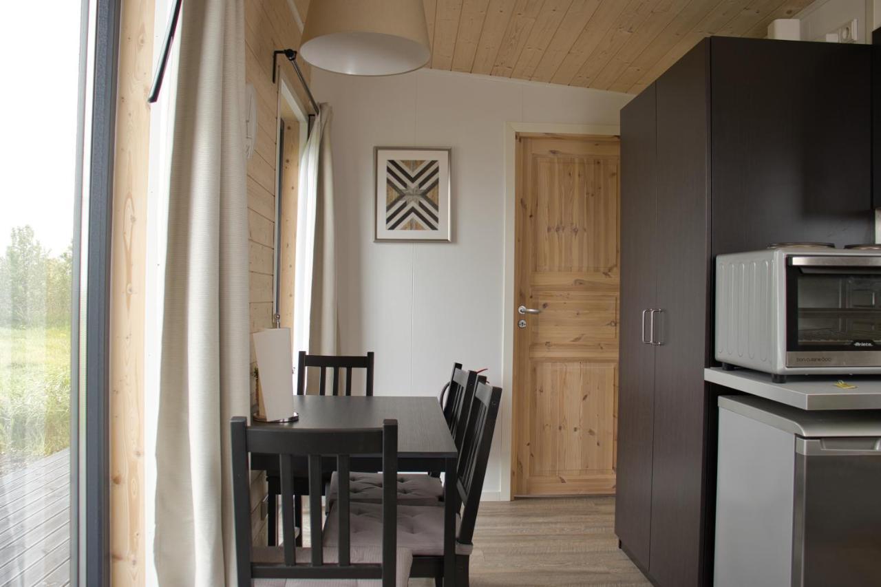 Holmasel Riverside Cabin 2 Arabaer Extérieur photo